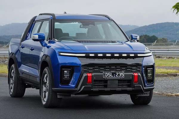 2026 KGM Musso EV AWD O100 4X4 thumb-6