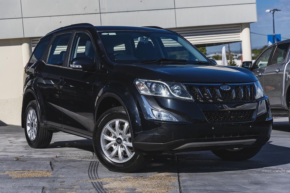 2019 Mahindra XUV500 W6