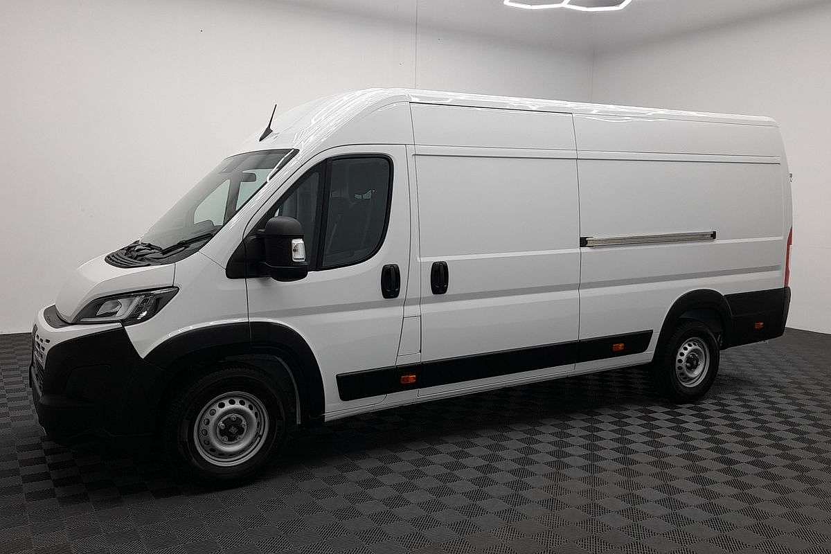 2026 Fiat Ducato Series 2 ELWB Mid Roof image 7