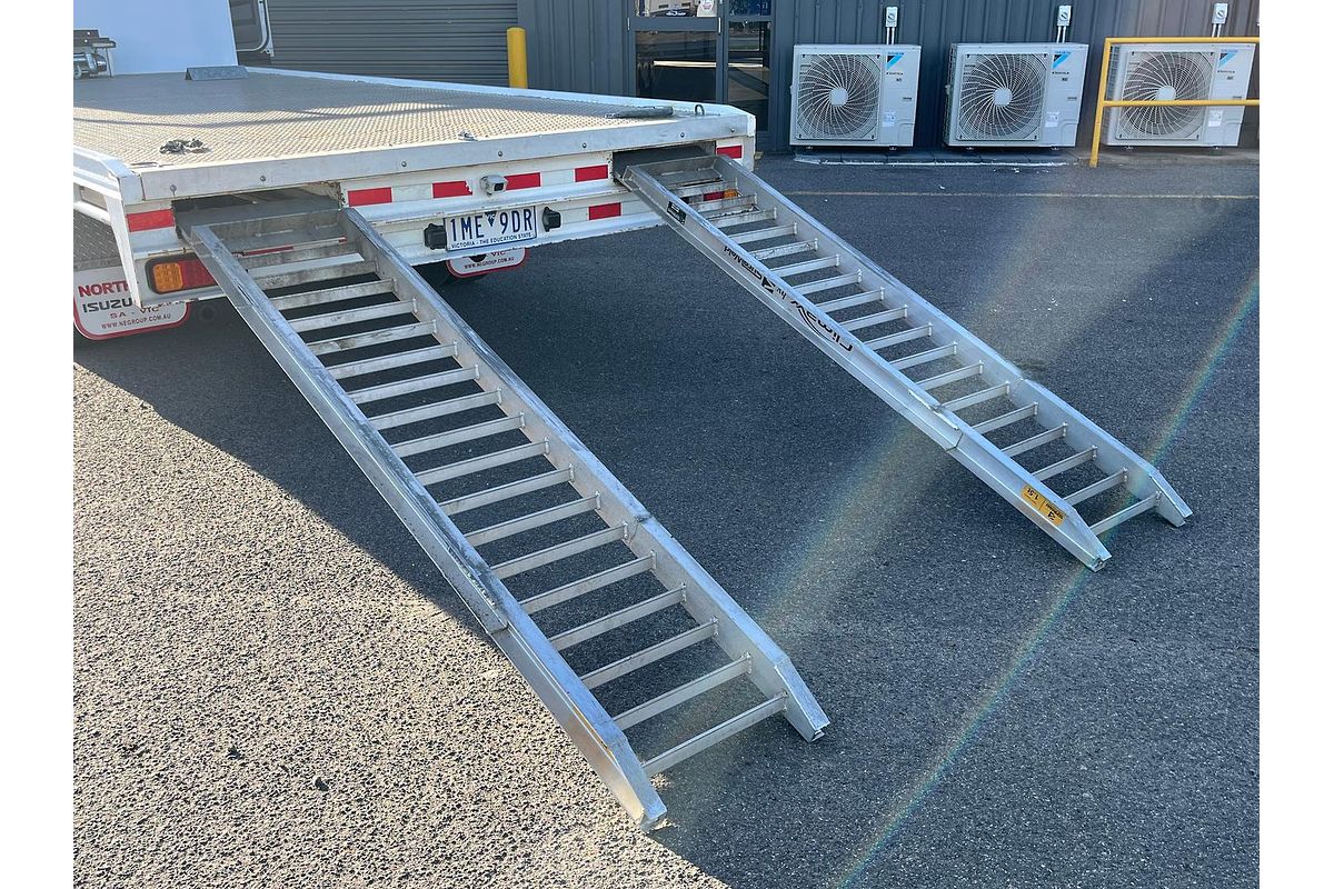 2018 Isuzu N Series NPR 75-190 image 17
