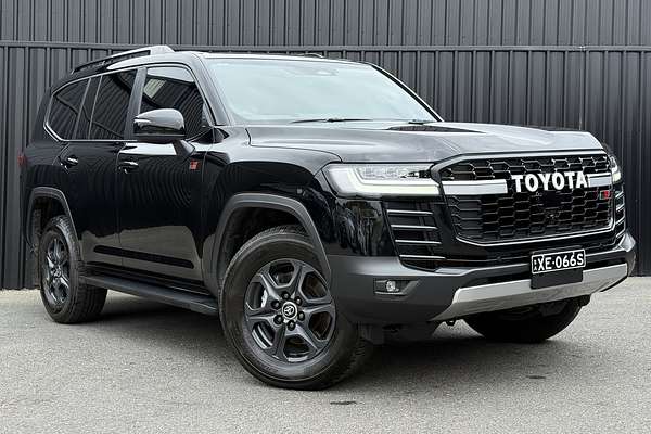 2025 Toyota Landcruiser GR Sport FJA300R