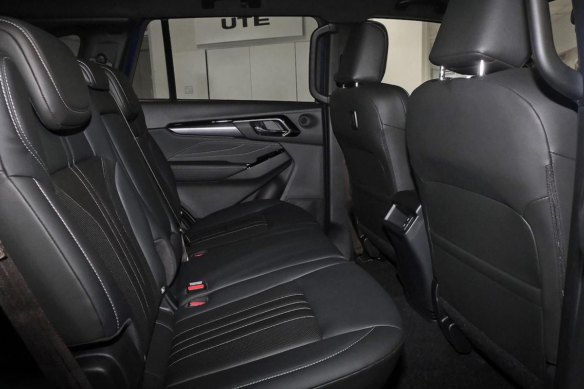 2025 Isuzu MU-X LS-T image 18