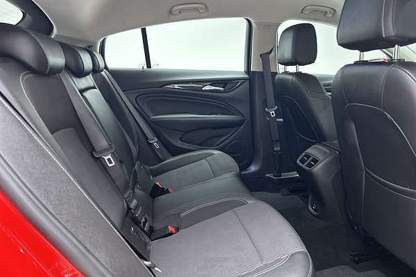 2018 Holden Commodore RS ZB thumb-11