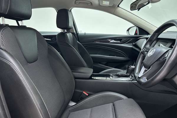 2018 Holden Commodore RS ZB thumb-12
