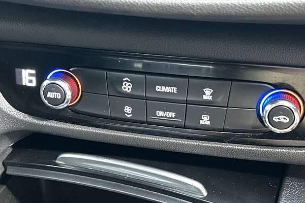 2018 Holden Commodore RS ZB thumb-16