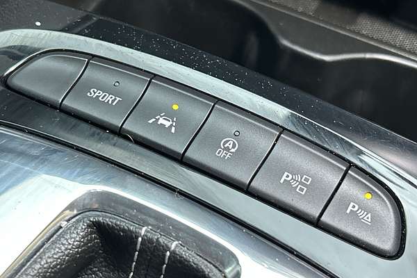 2018 Holden Commodore RS ZB thumb-17