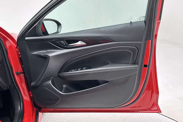 2018 Holden Commodore RS ZB thumb-18
