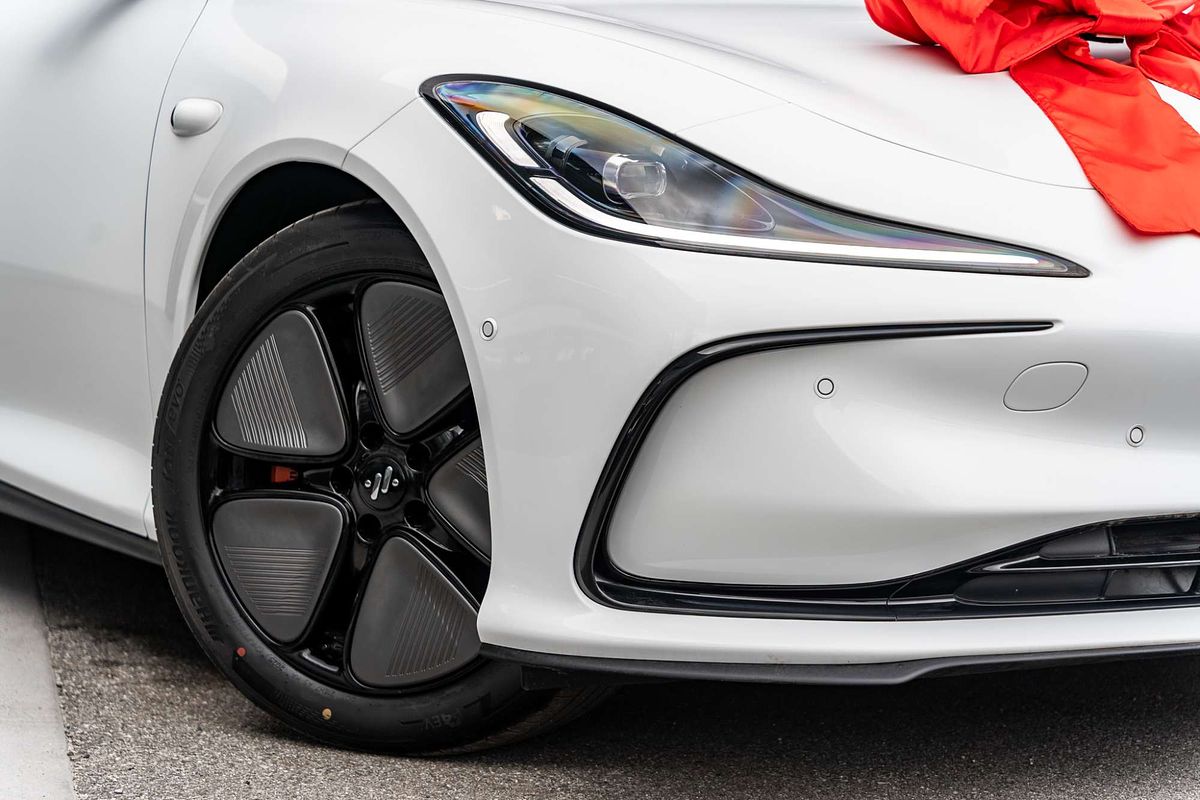 2025 MG IM5 Premium P12L