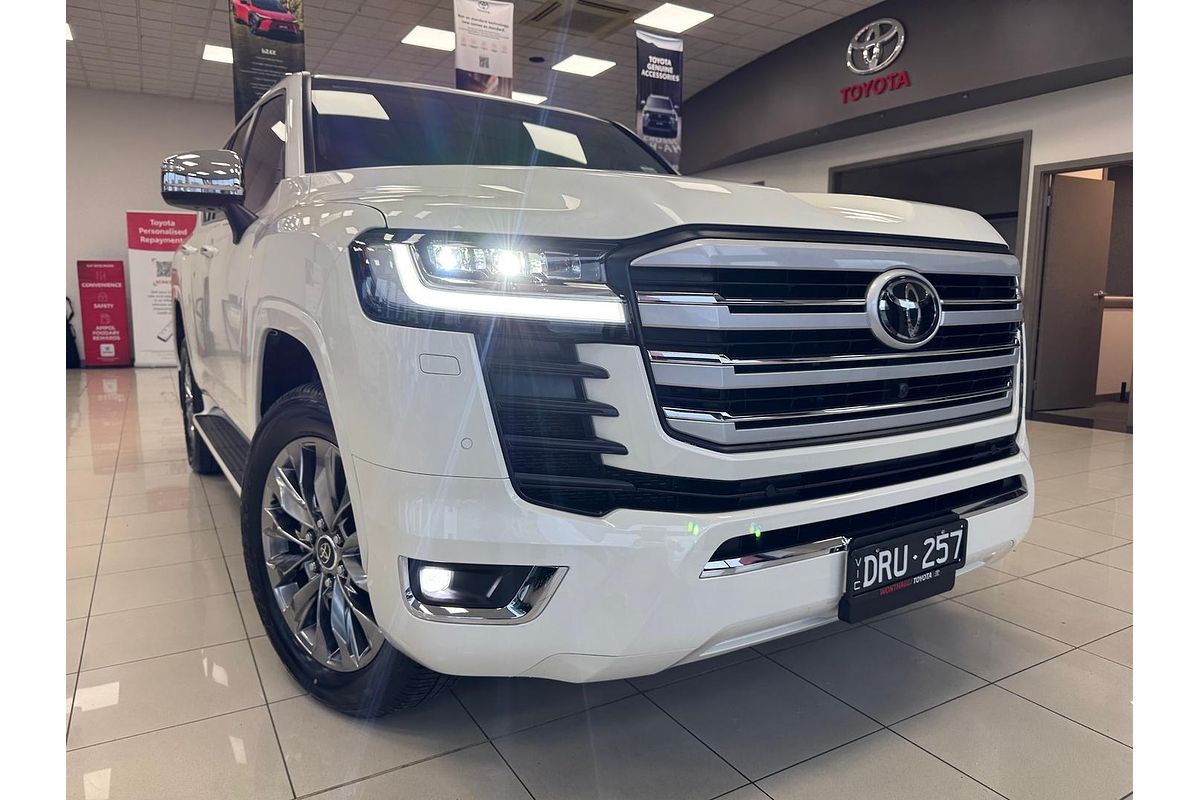 2026 Toyota Landcruiser Sahara ZX FJA300R
