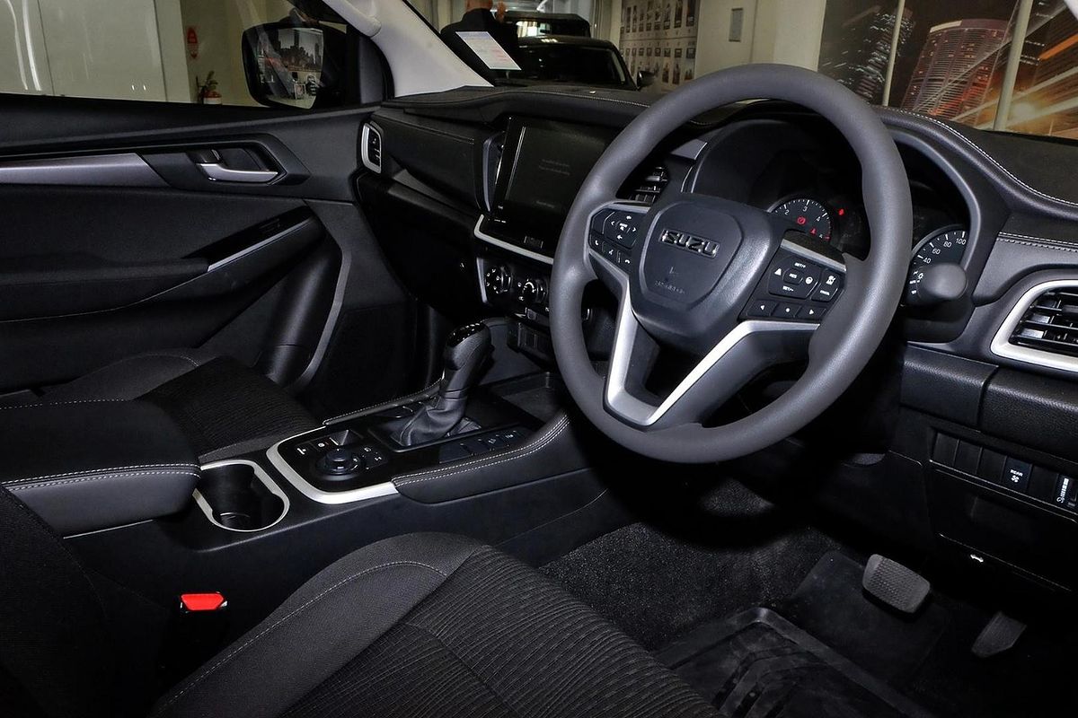 2026 Isuzu MU-X LS-M image 3