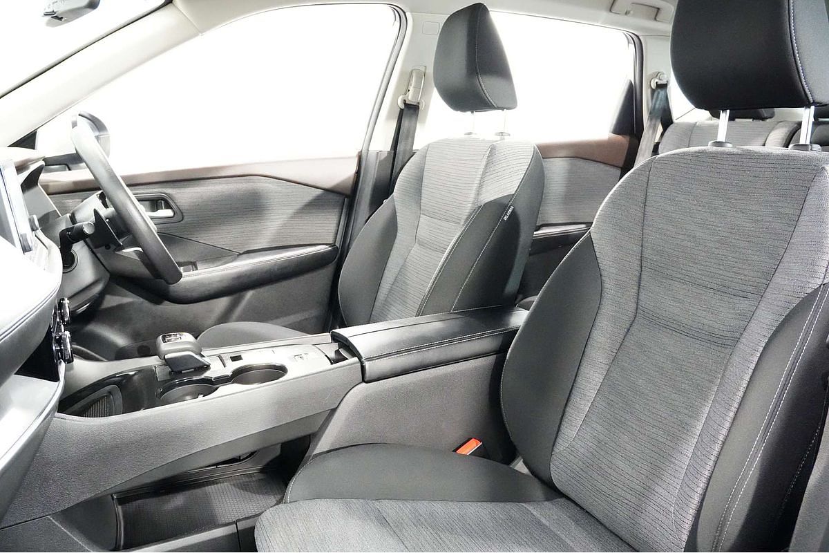2024 Nissan X-TRAIL ST T33
