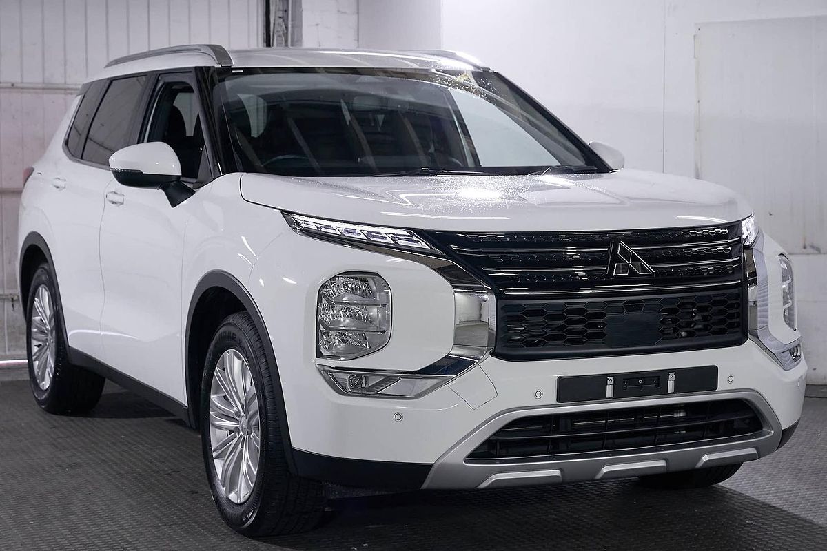 2024 Mitsubishi Outlander Black Edition ZM