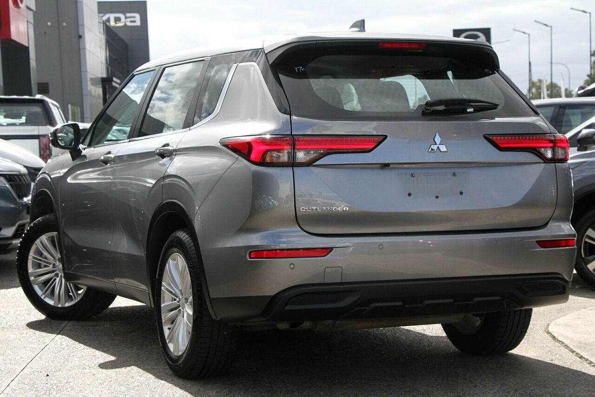 2023 Mitsubishi Outlander ES ZM