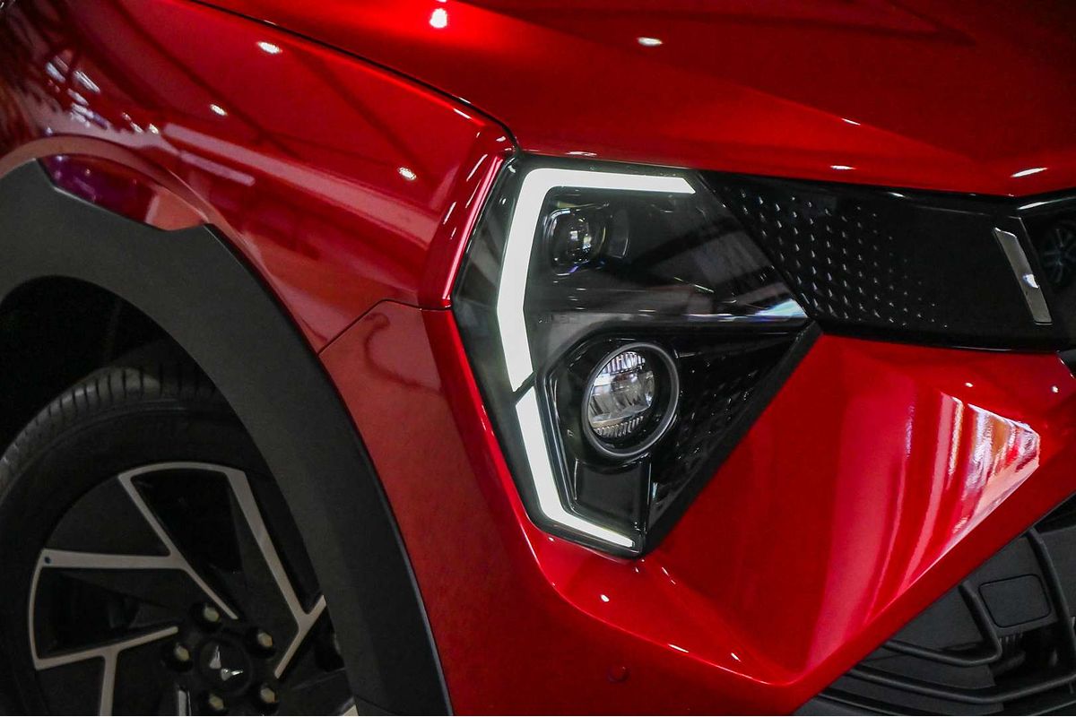 2025 Mahindra XUV3XO AX7L