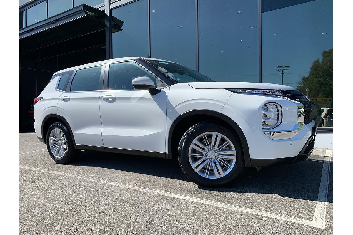 2023 Mitsubishi Outlander ES ZM