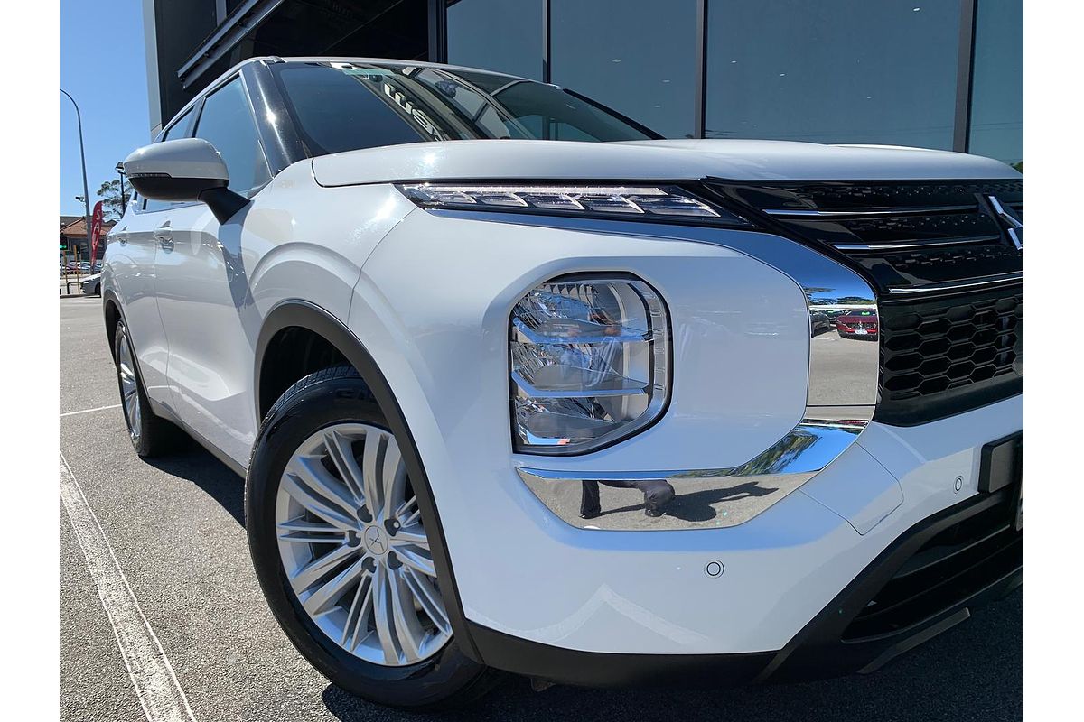 2023 Mitsubishi Outlander ES ZM