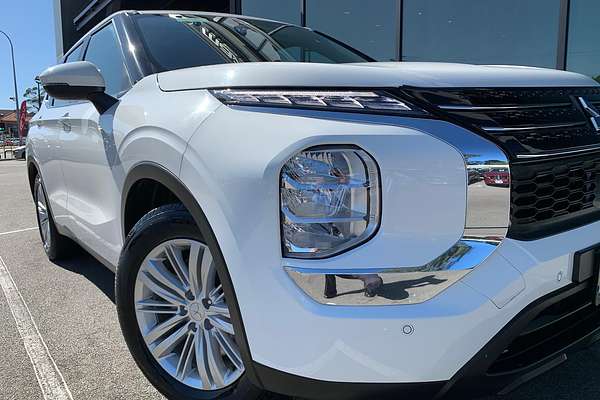 2023 Mitsubishi Outlander ES ZM