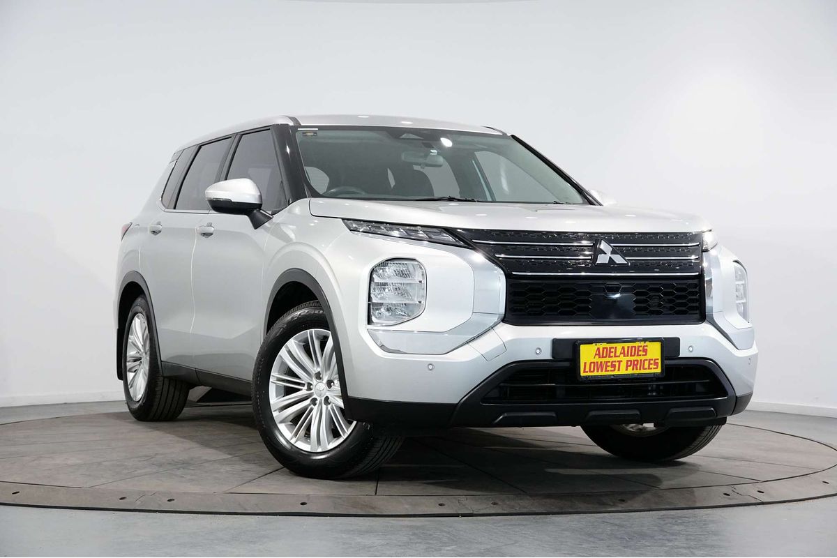 2023 Mitsubishi Outlander ES ZM