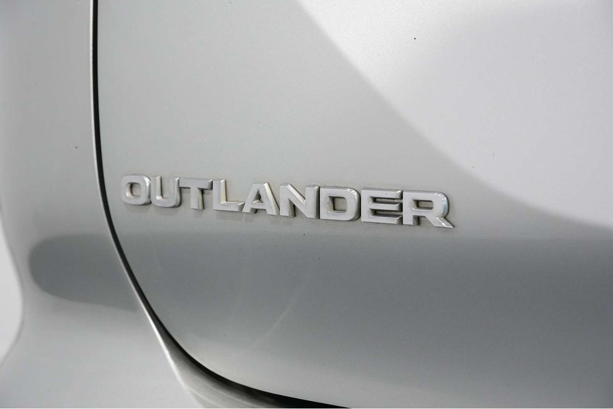 2023 Mitsubishi Outlander ES ZM