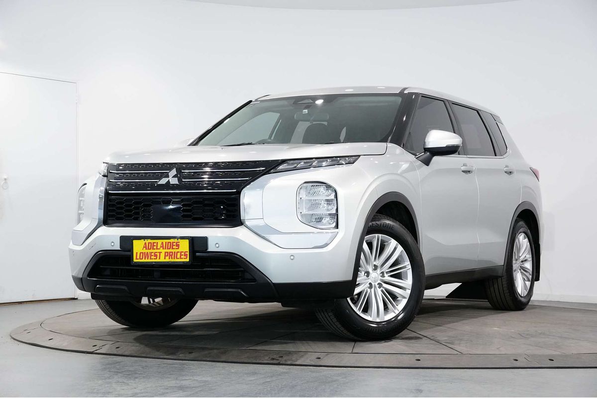 2023 Mitsubishi Outlander ES ZM