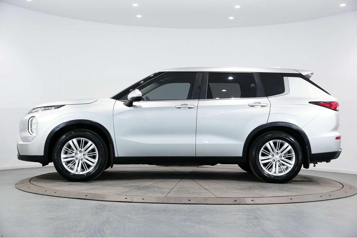 2023 Mitsubishi Outlander ES ZM