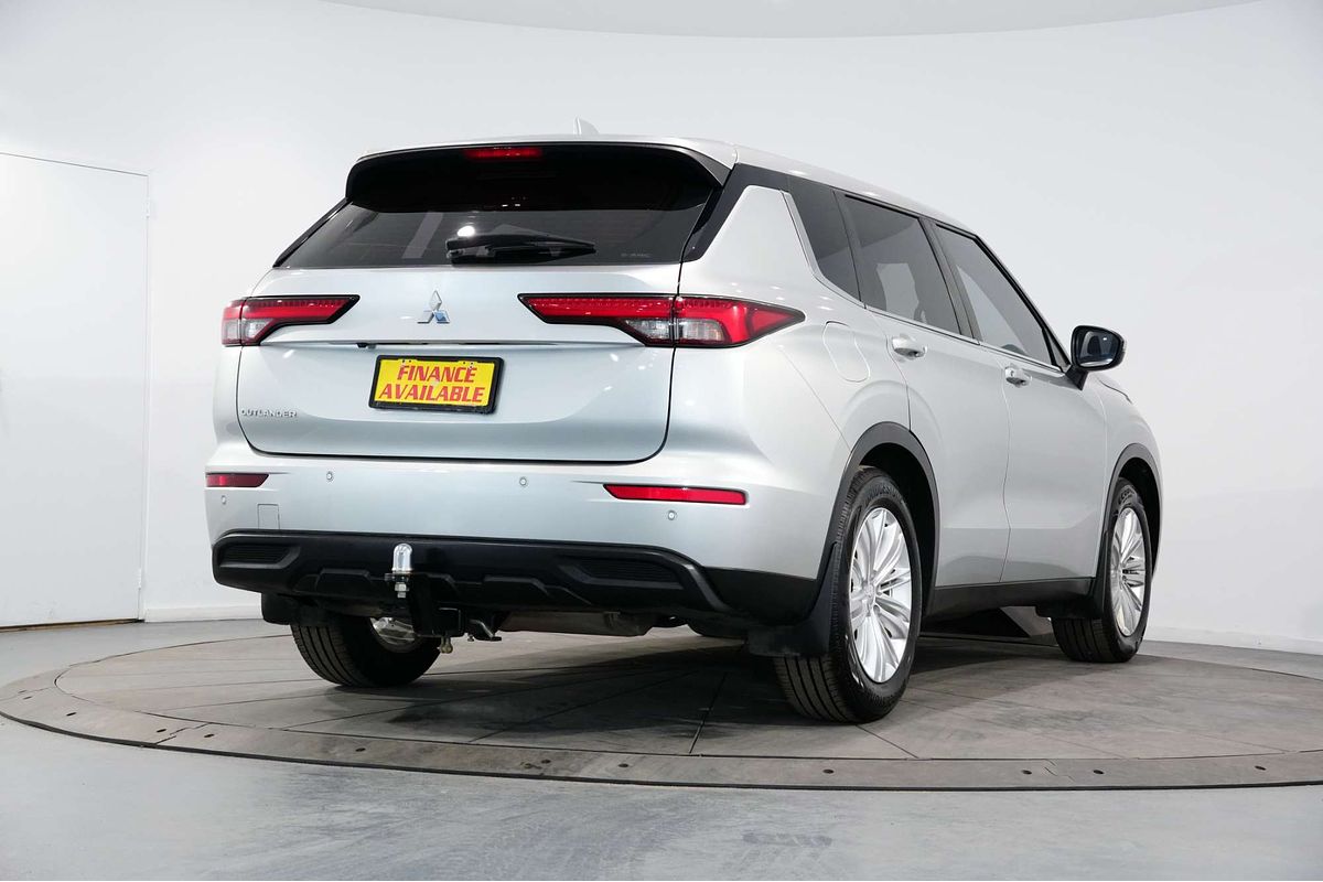 2023 Mitsubishi Outlander ES ZM