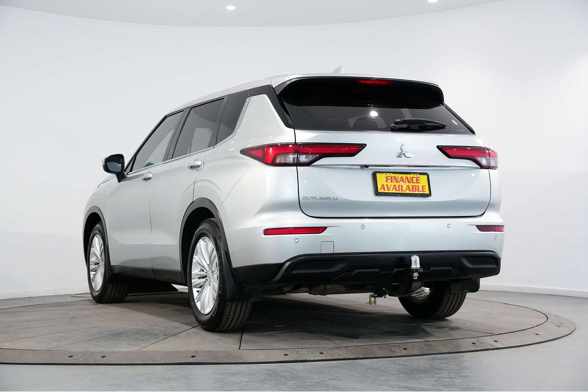 2023 Mitsubishi Outlander ES ZM