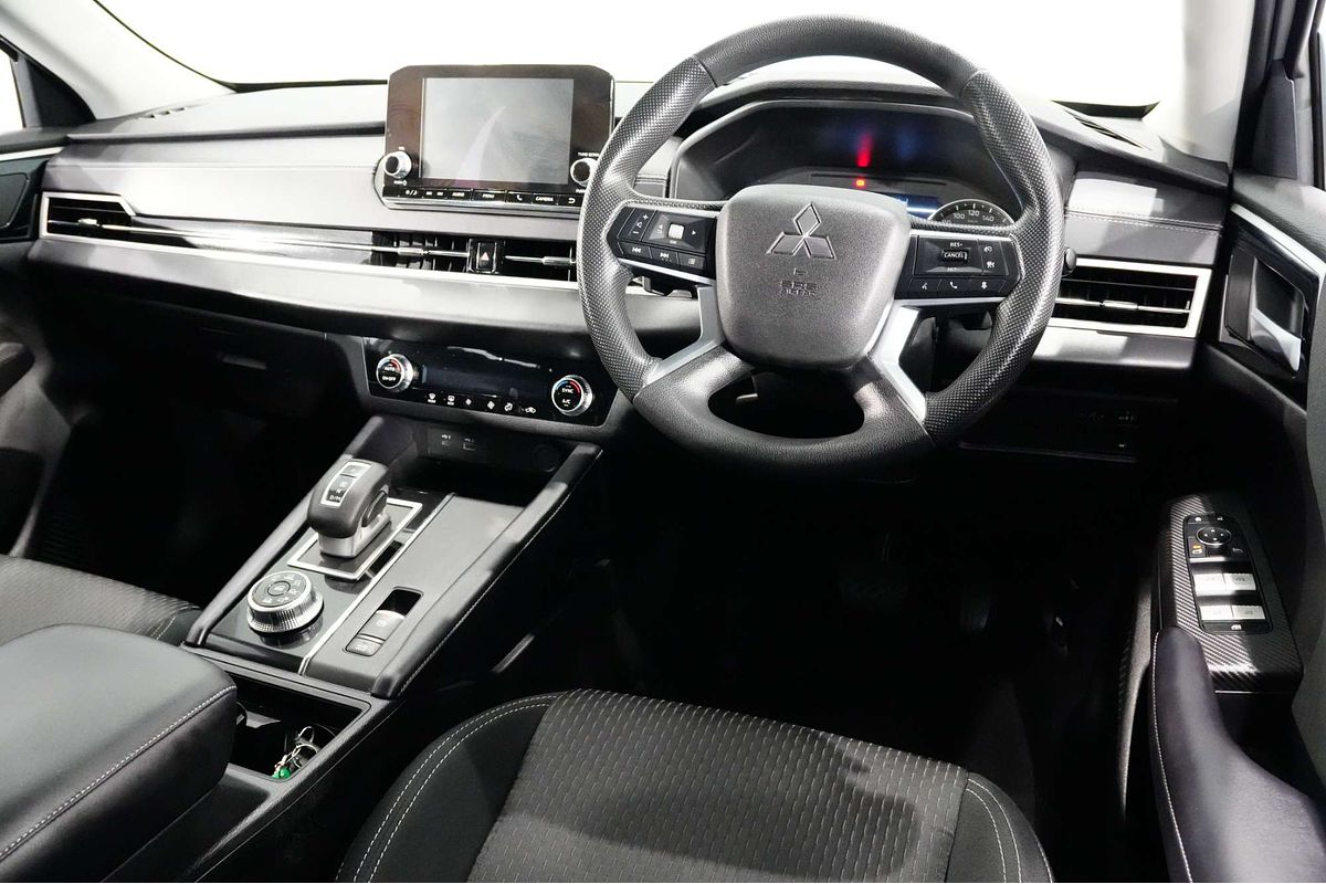 2023 Mitsubishi Outlander ES ZM