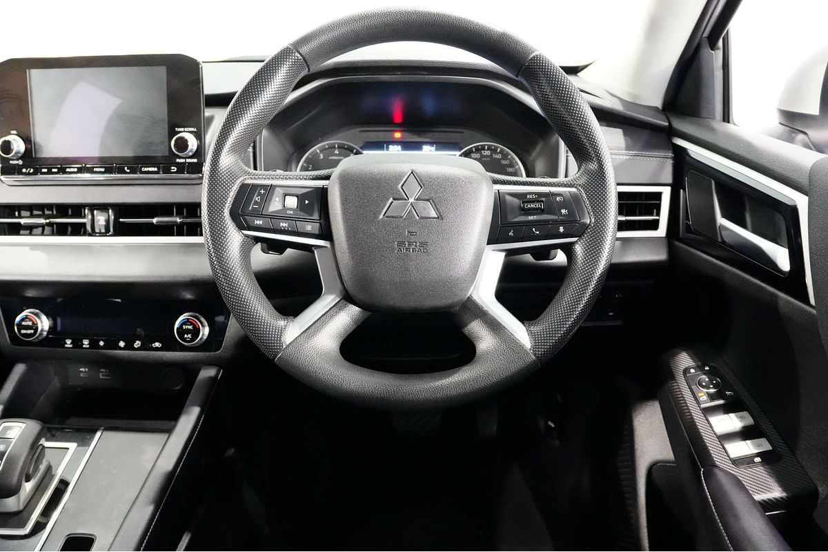 2023 Mitsubishi Outlander ES ZM