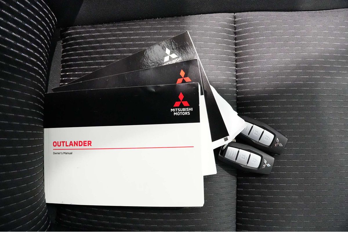2023 Mitsubishi Outlander ES ZM