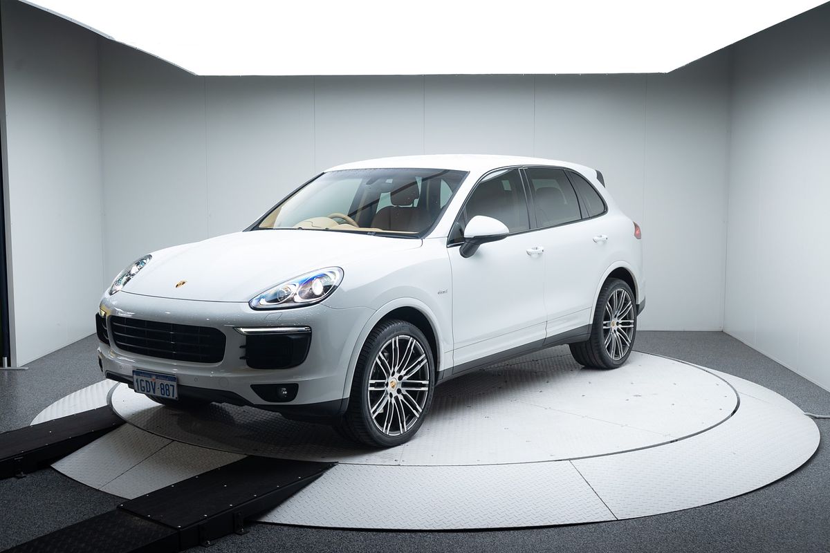 2016 Porsche Cayenne Diesel Platinum Edition 92A