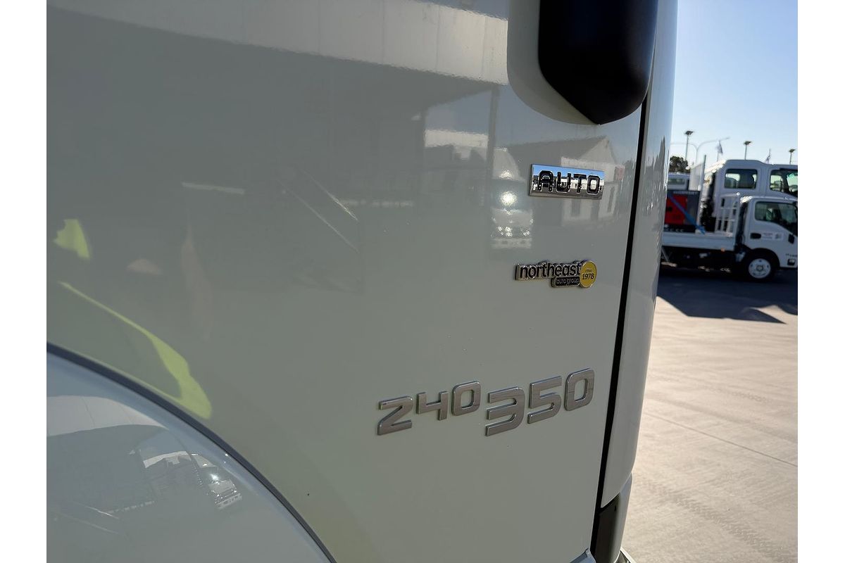 2022 Isuzu F Series FXZ240-350 image 14