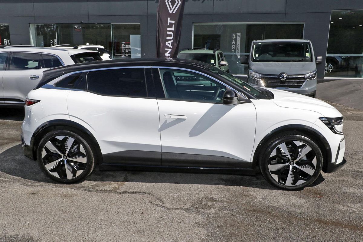 2024 Renault Megane E-Tech Techno EV60 XCB in Solid White | Demo