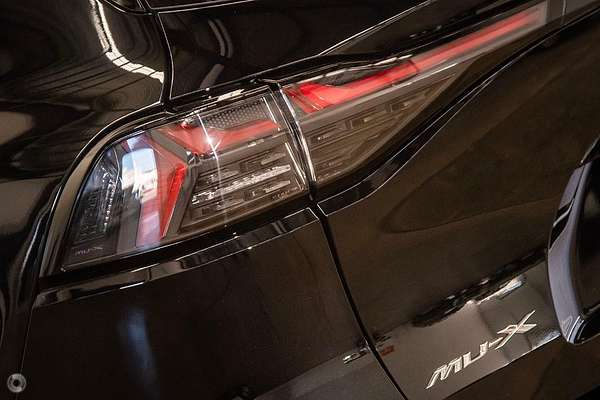2026 Isuzu MU-X X-TERRAIN thumb-9