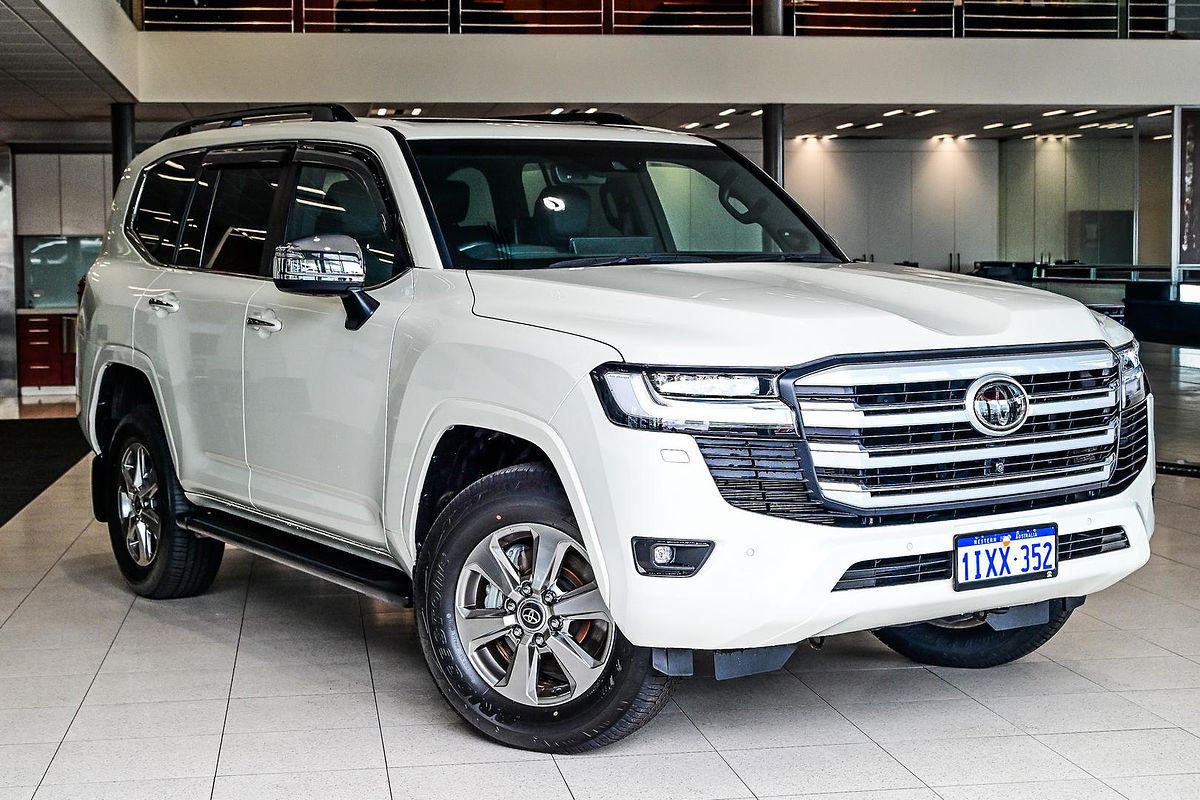 2023 Toyota Landcruiser Sahara FJA300R