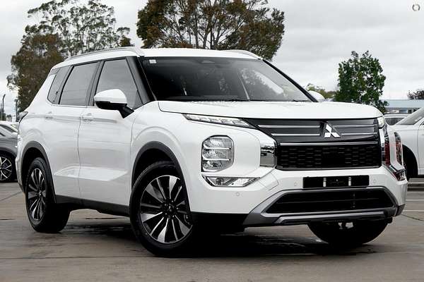 2025 Mitsubishi Outlander LS ZM