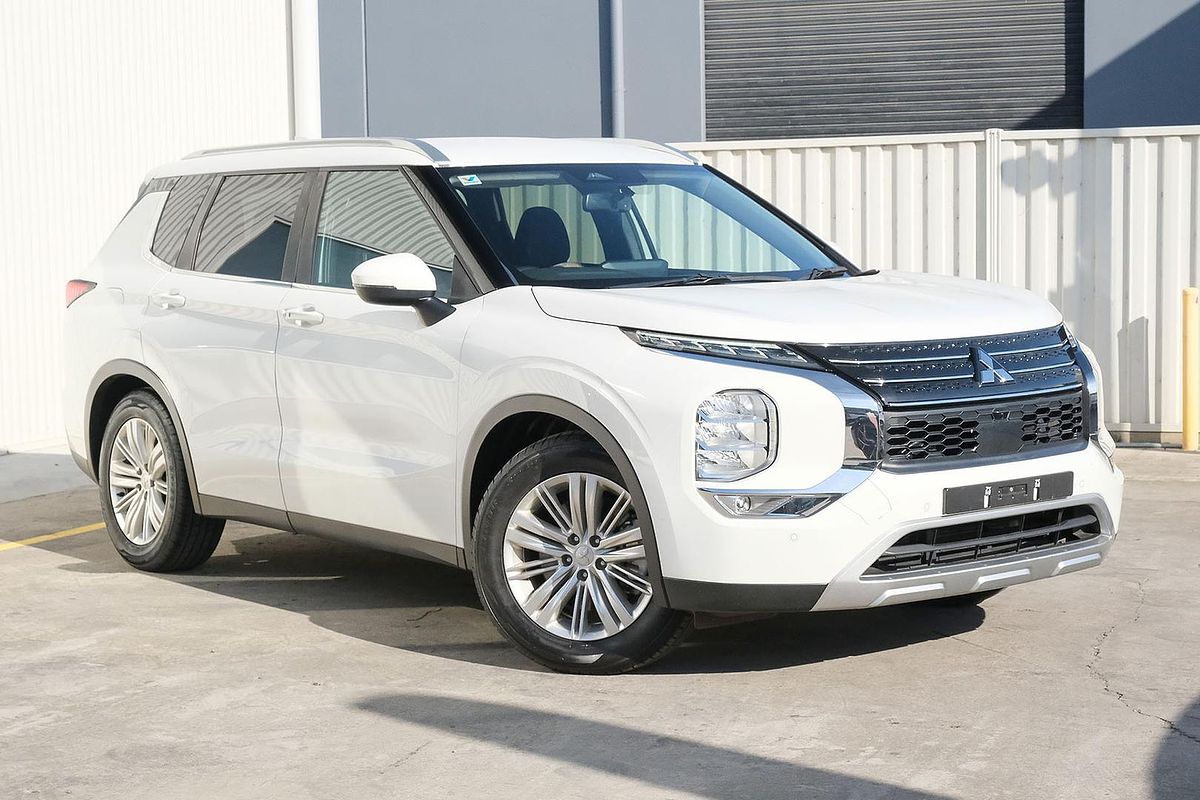2024 Mitsubishi Outlander LS ZM