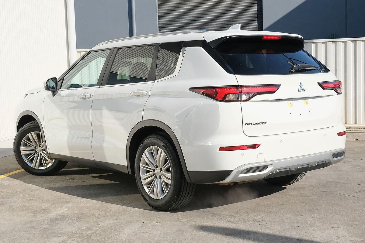 2024 Mitsubishi Outlander LS ZM