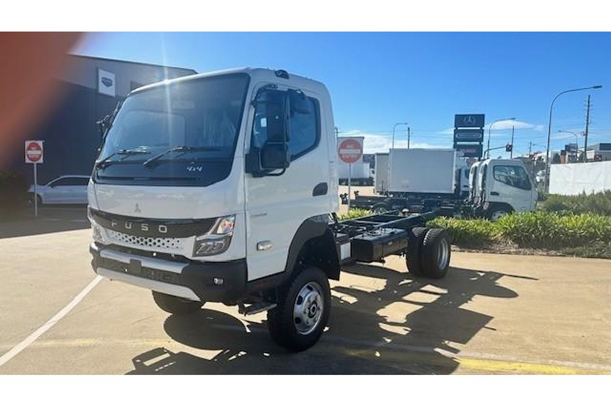 2026 Fuso Canter 4x4 image 3