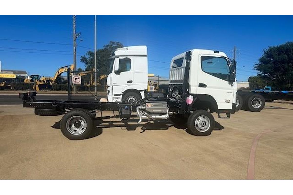 2026 Fuso Canter 4x4 image 4