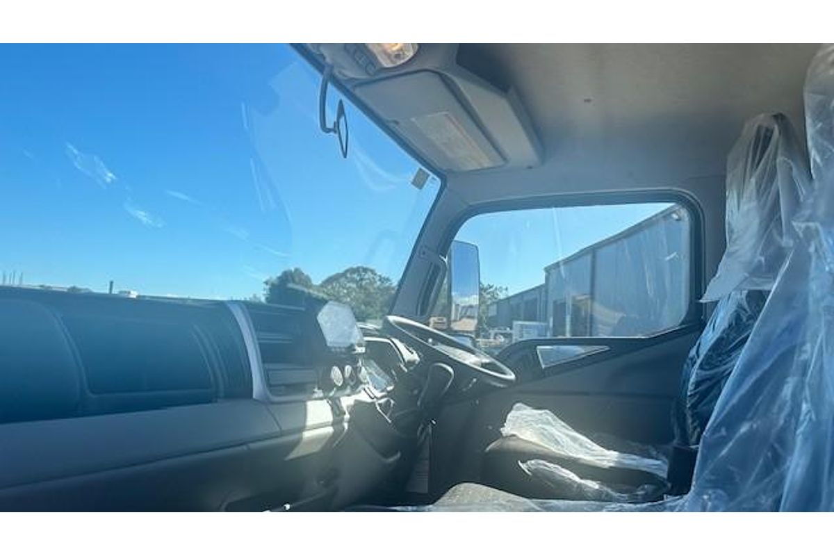 2026 Fuso Canter 4x4 image 9