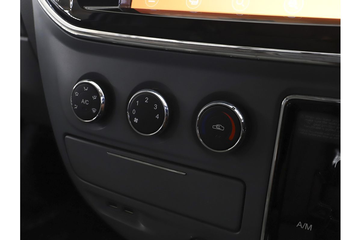 2024 LDV V80 SWB Low Roof image 4