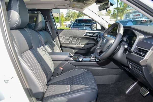 2025 Mitsubishi Outlander Exceed ZM thumb-8