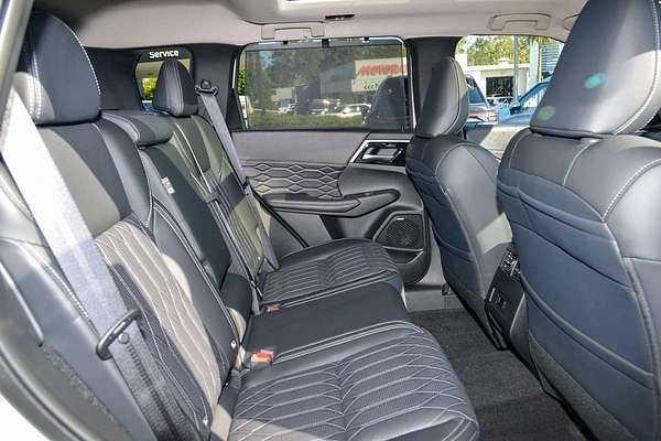 2025 Mitsubishi Outlander Exceed ZM thumb-10