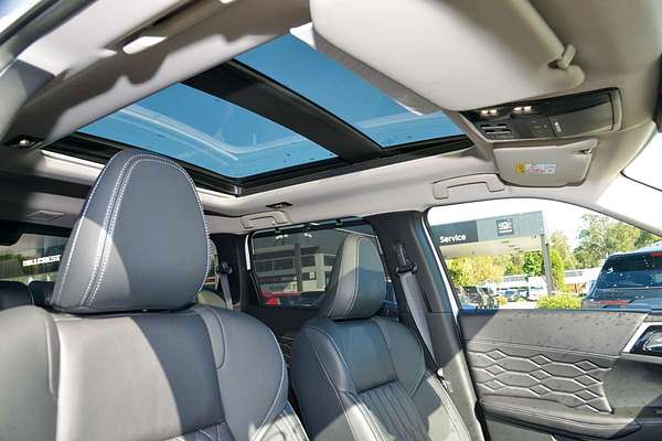2025 Mitsubishi Outlander Exceed ZM thumb-9