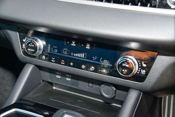 2025 Mitsubishi Outlander Exceed ZM thumb-17