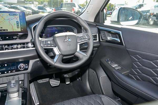 2025 Mitsubishi Outlander Exceed ZM thumb-11