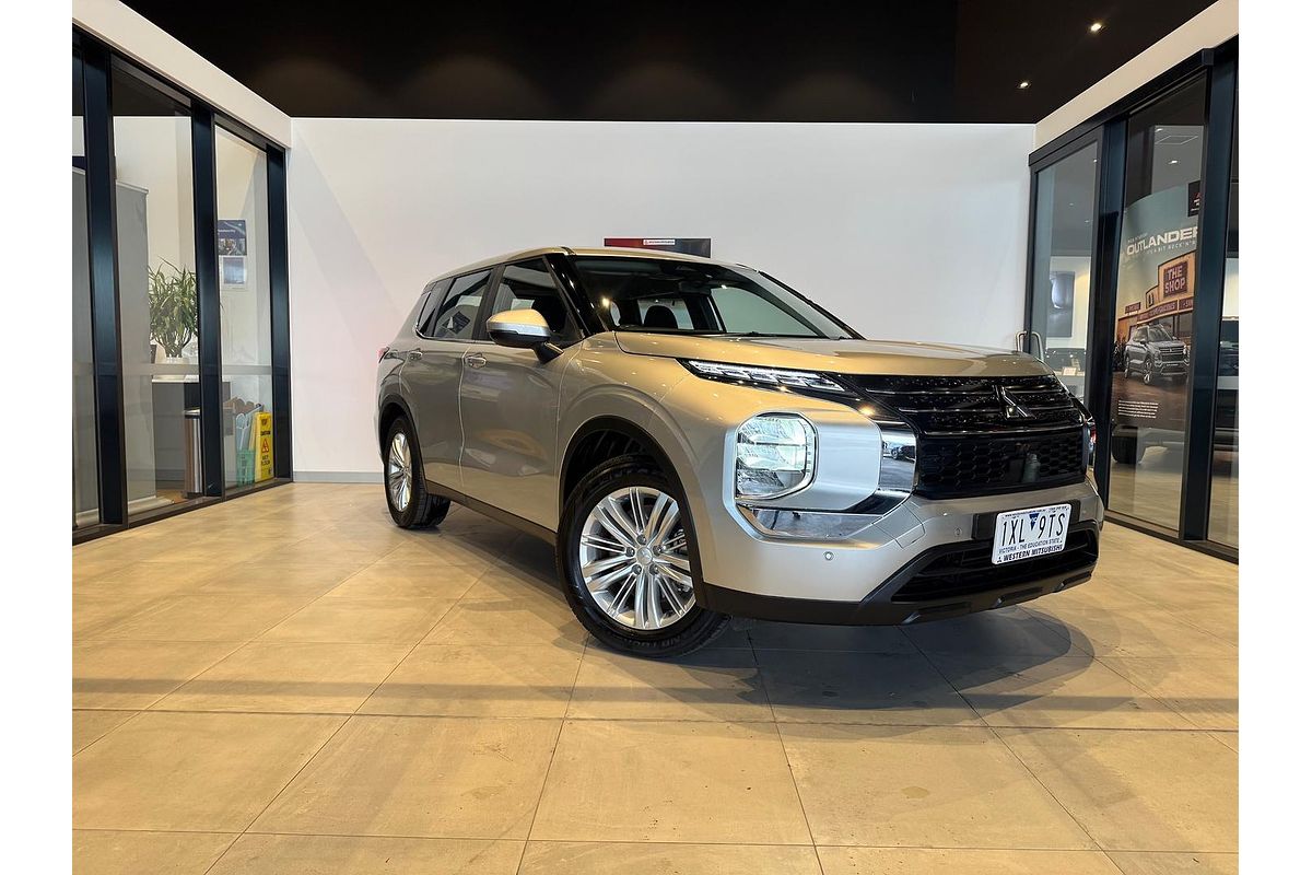 2023 Mitsubishi Outlander ES ZM