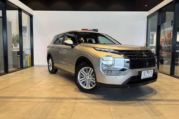 2023 Mitsubishi Outlander ES ZM