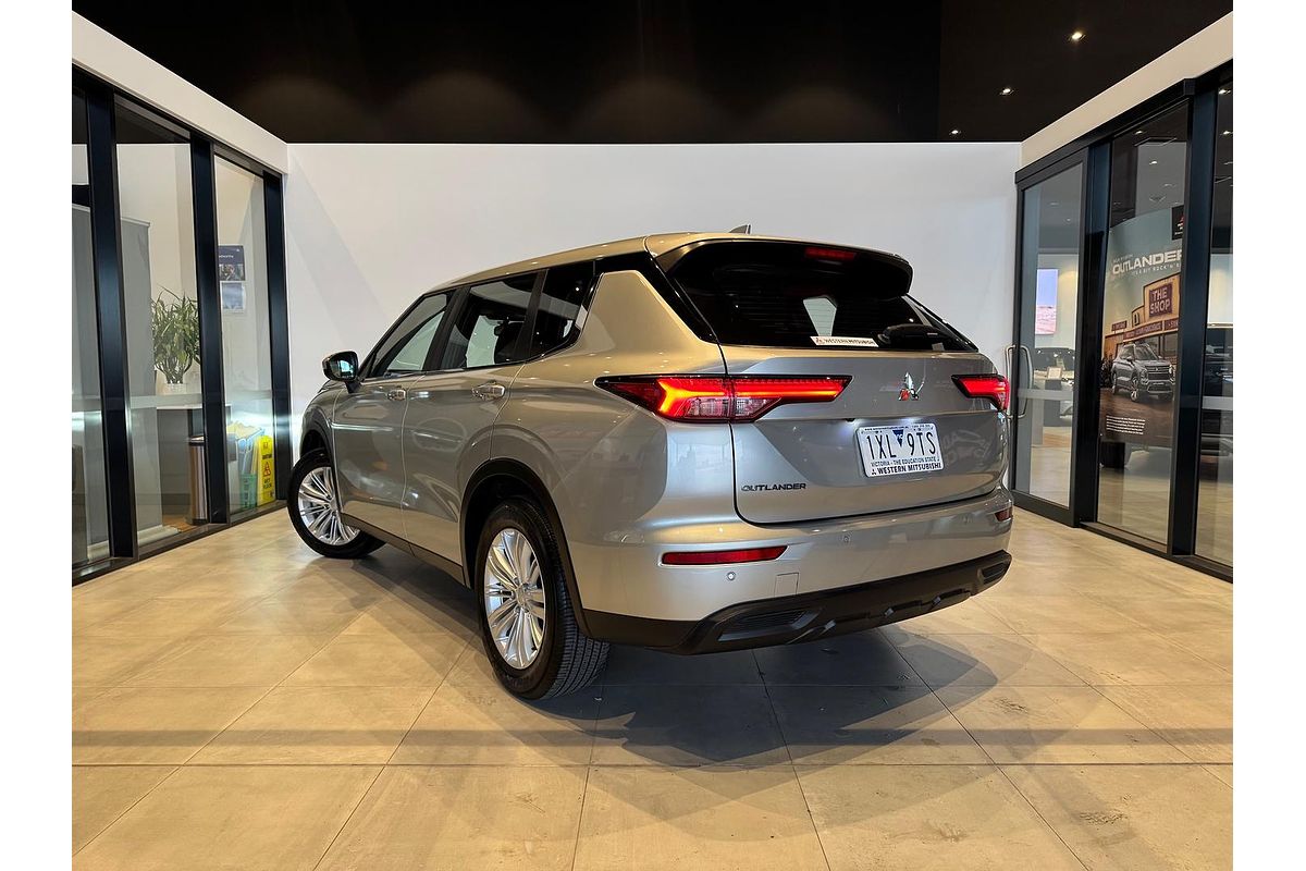 2023 Mitsubishi Outlander ES ZM